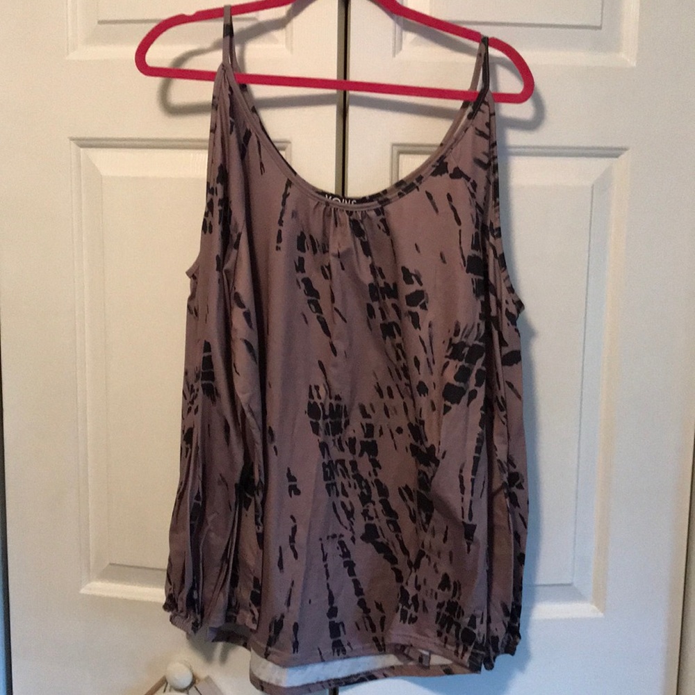 Cold shoulder tie dye